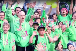 Combattre le cancer par la bonne humeur : Femmes de foot soutient Zichron Menachem
