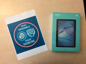 distribution des tablettes aux résidents d'ehpad