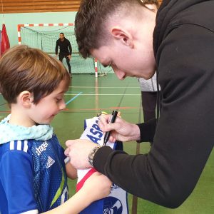 Joueur signe maillot