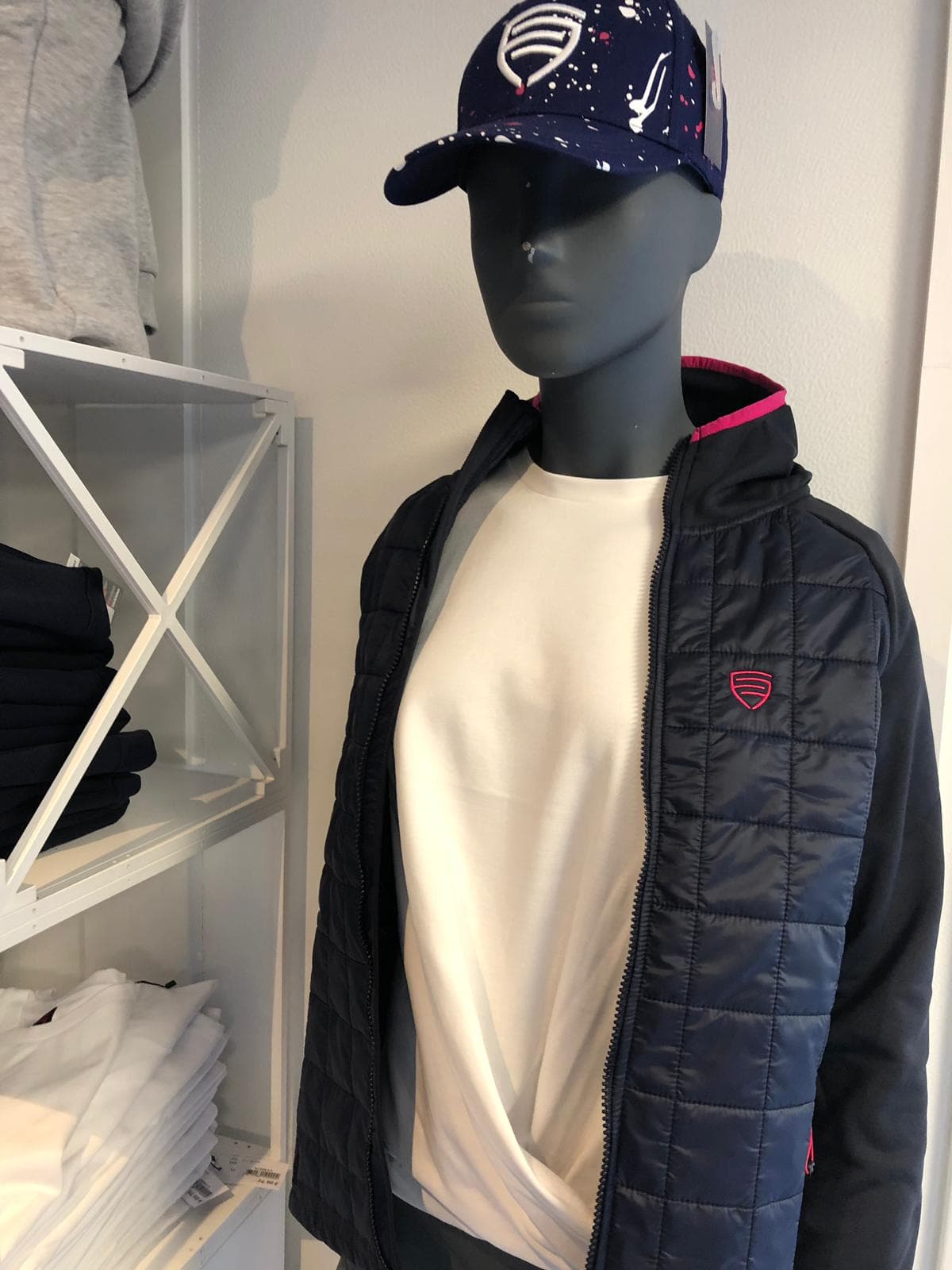 Sweat et casquette